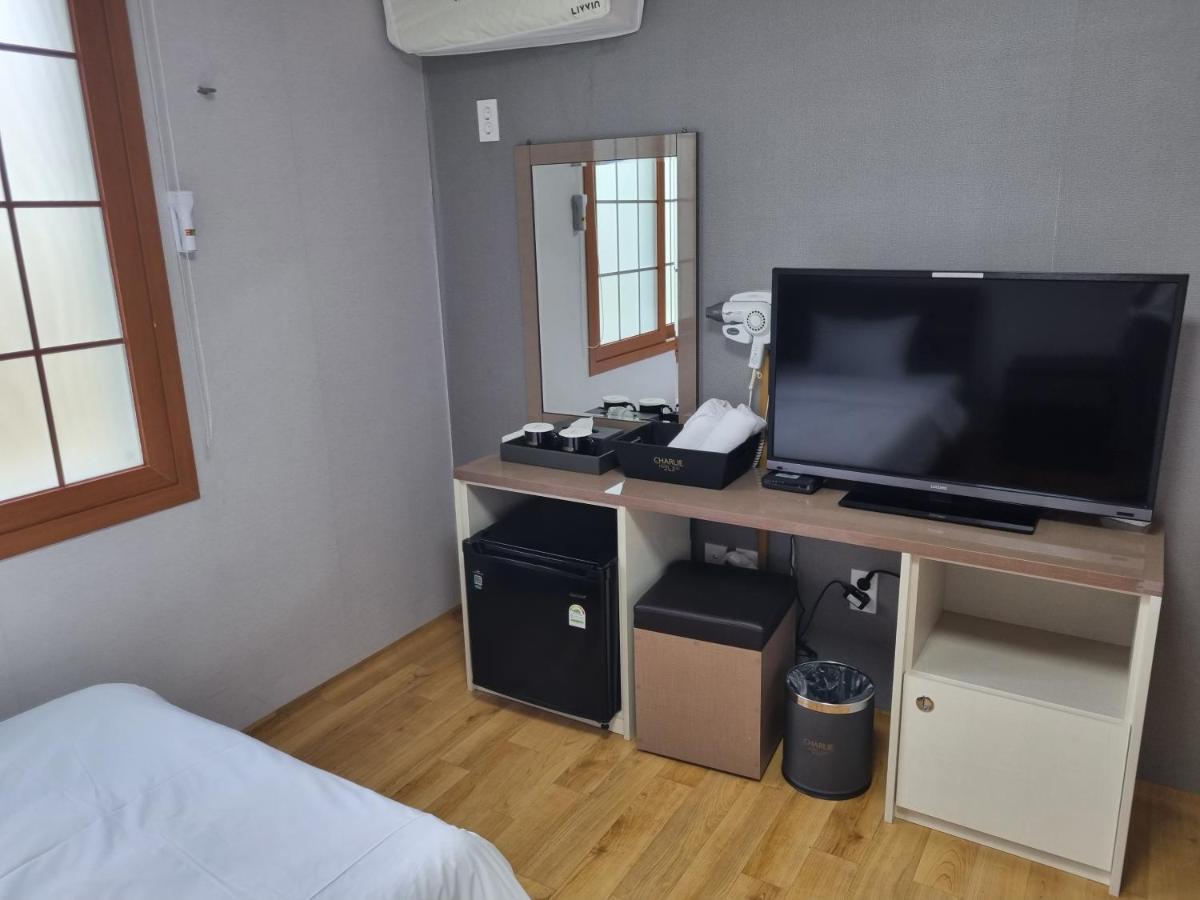 Charlie Hotel Чеджудо Экстерьер фото